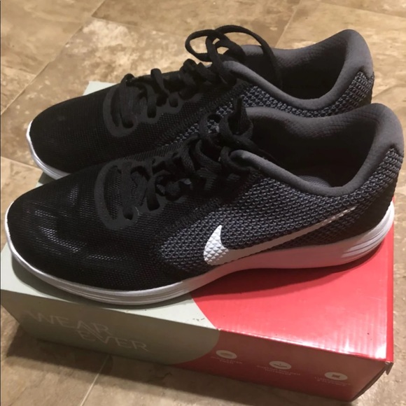 Nike Shoes (Men’s) - Picture 2 of 3